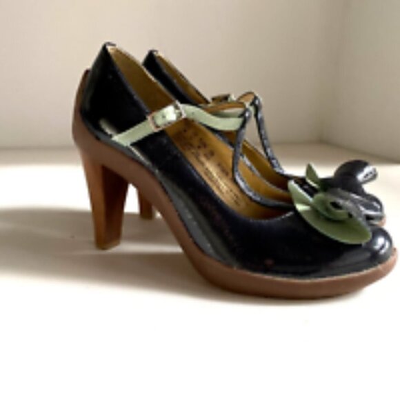 Canela by  Hush Puppies Navy Blue PAtent LEather Mary Jane Heels 38 - Picture 1 of 13
